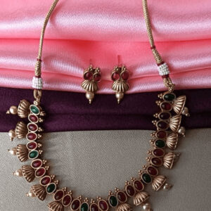 Temple inspired kemp stone necklaceset.